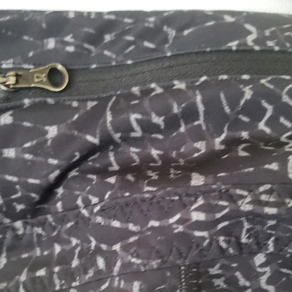 Lululemon SoulCycle Black Short Leggings Sz 8 - Picture 8 of 10